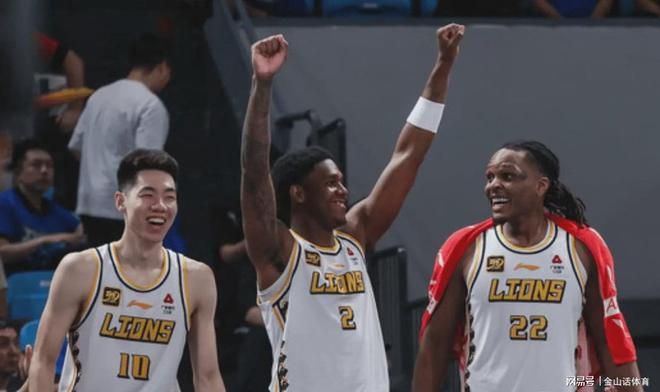 执6成球迷提前离场许帅不满球队表现AG真人平台人心散了！方硕与教练争(图3)