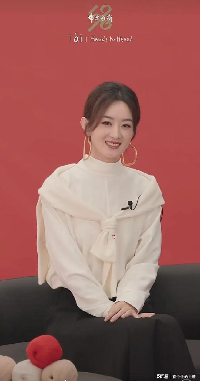 违营业!心形耳环抢眼谈爱意细节显甜蜜AG真人国际游戏赵丽颖鄂尔多斯直播久(图2) 违营业!心形耳环抢眼谈爱意细节显甜蜜AG真人国际游戏赵丽颖鄂尔多斯直播久(图2)