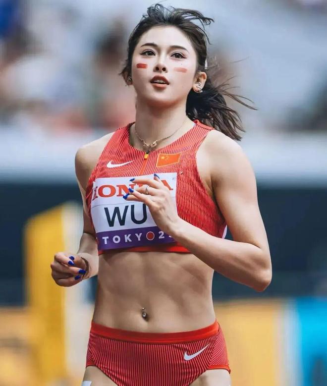 反噬名场面：婚礼落泪被骂抢戏高调真成原罪