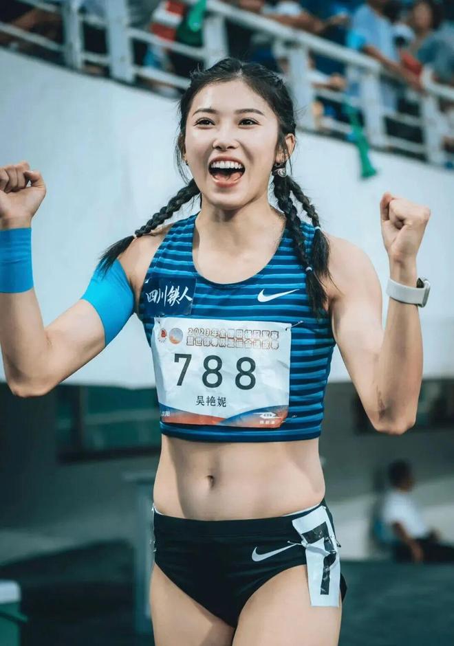 反噬名场面:婚礼落泪被骂抢戏高调真成原罪了?AG真人百家家乐平台哭错场?吴艳妮3次舆论(图2) 反噬名场面:婚礼落泪被骂抢戏高调真成原罪了?AG真人百家家乐平台哭错场?吴艳妮3次舆论(图2)